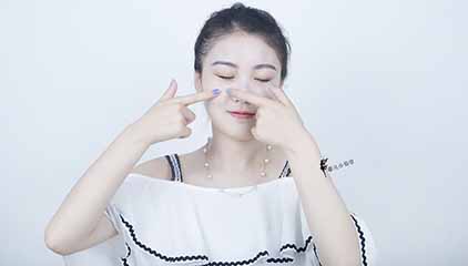 臉上的痘痘可以擠掉嗎 痘痘擠出來的白色東西是什么